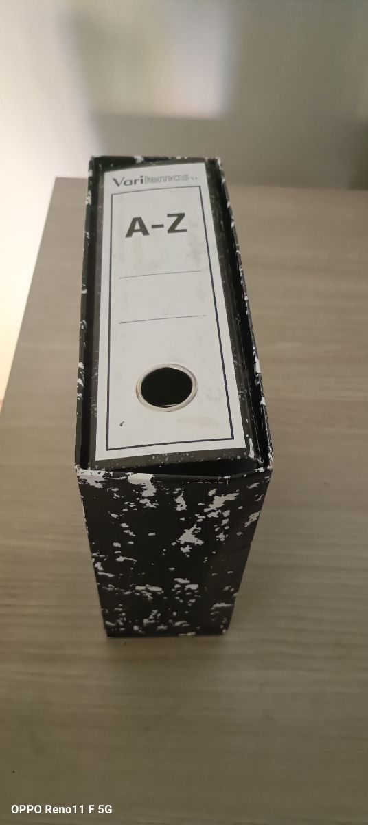 Archivador metálico 1,50€ - Blanco y negro