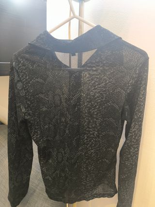 Blusa Bershka animal print negra