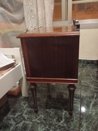 Mesita noche madera marrón