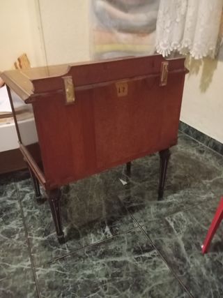 Mesita noche madera marrón