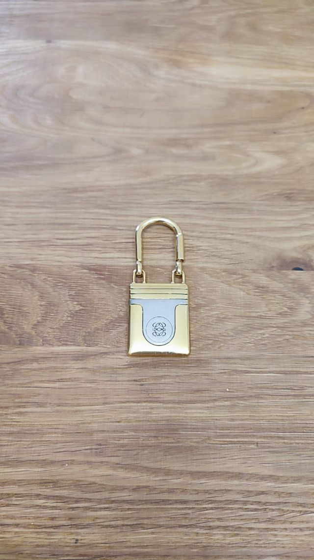 Llavero Loewe vintage dorado