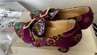 Zapatos fallera en boganvilla, en perfecto estado