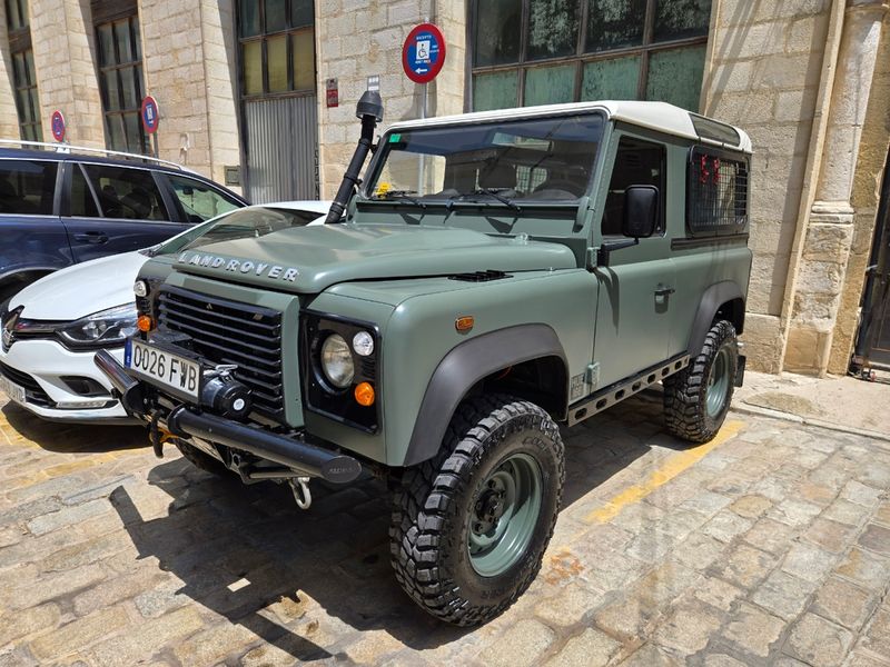 Land Rover Defender - foto 1