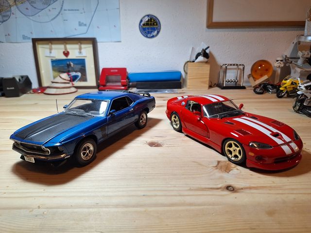 Coches escala 1:18: Mustang & Viper