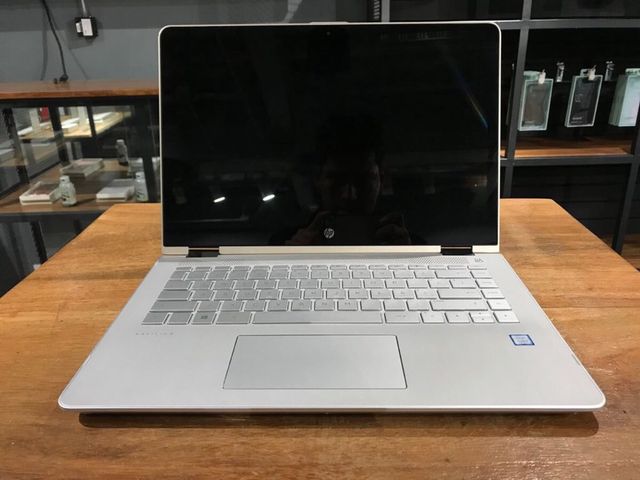 Portatile HP - 14" touchscreen - 4GB - i3