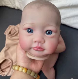 Bebé reborn asiático