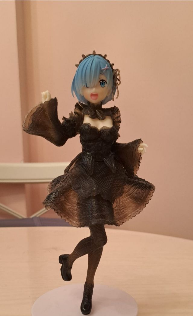 Original Figura Rem: Vestido negro