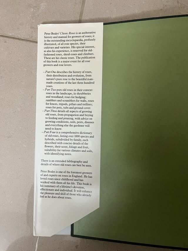 Classic Roses: An Illusrated Encyclopaedia and ...