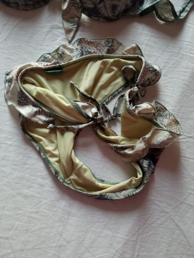 Bikini estivo grigio e bianco