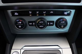 Volkswagen Passat 1.6 TDI 88KW DSG ADVANCE 4P