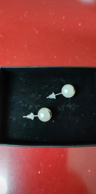 Lote de 2 pendientes plata y perla con logotipos