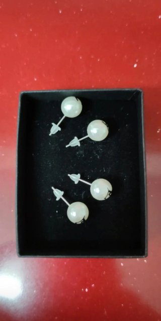 Lote de 2 pendientes plata y perla con logotipos