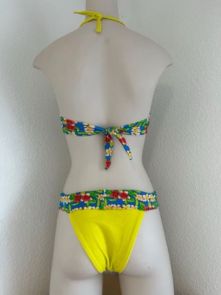 Bikini azul y amarillo - poco relleno