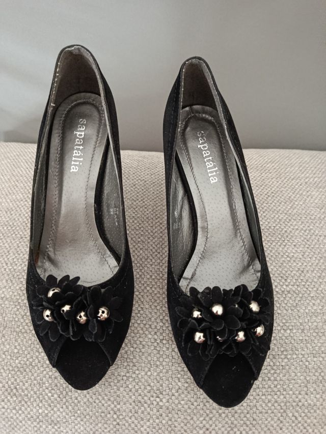 Zapato ante negro abierto