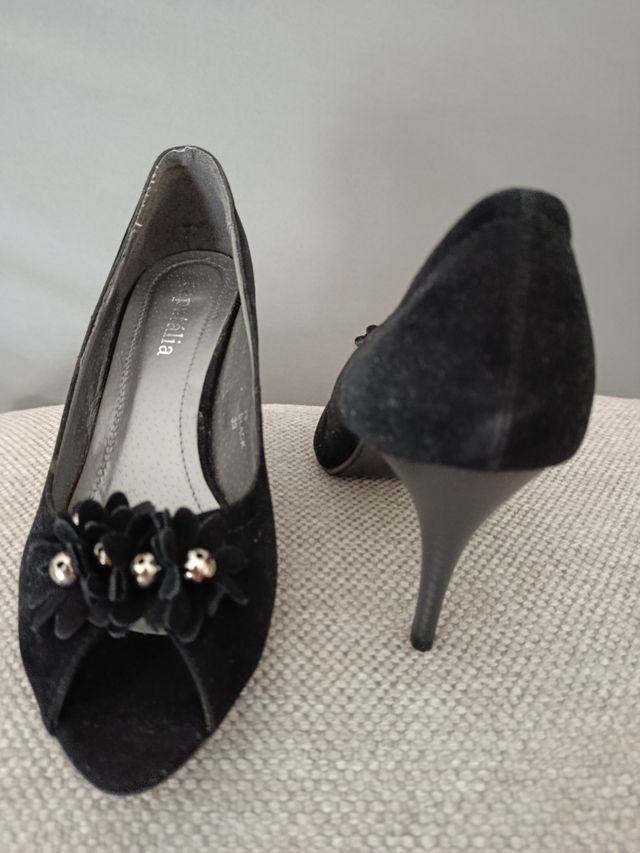 Zapato ante negro abierto