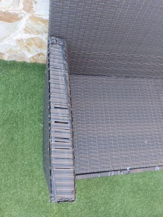 Sofá y mesa jardín marrón