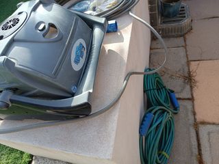 Robot limpiafondos Typhoon Top 55