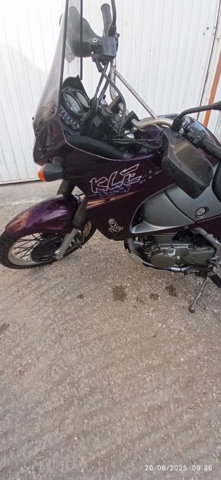 Kawasaki KLE 500 - Moto Trail