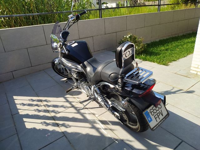 Hyosung Aquila 650 Custom