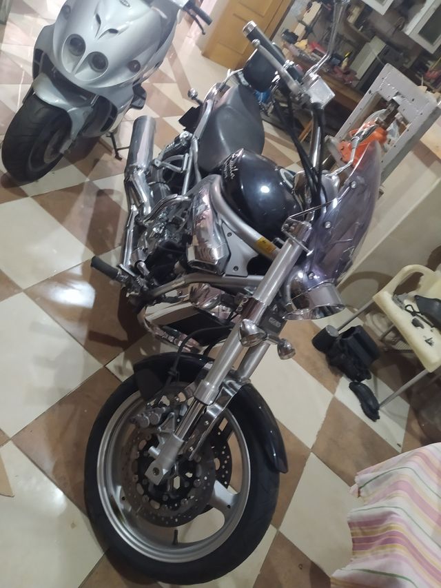 Hyosung Aquila 650 Custom