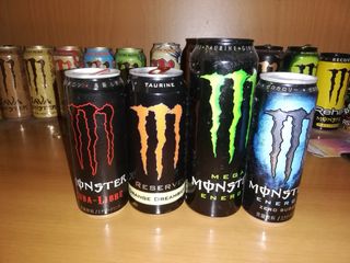 Collezione lattine Monster Energ vuote
