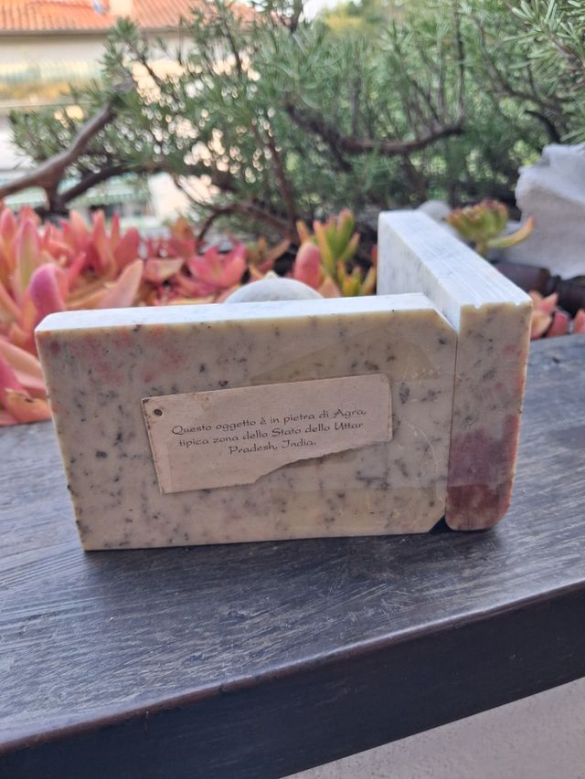 Reggilibri Budda in marmo