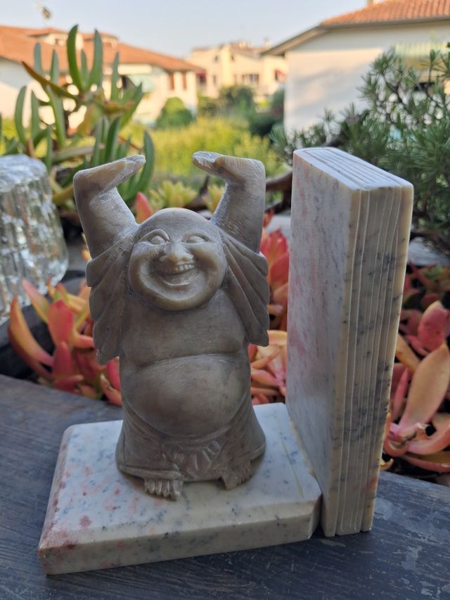 Reggilibri Budda in marmo