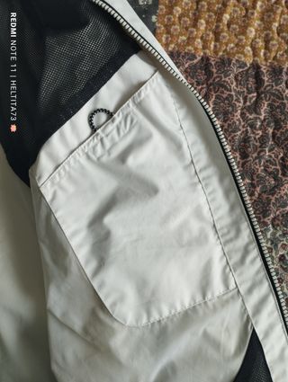 Chaqueta blanca cortavientos