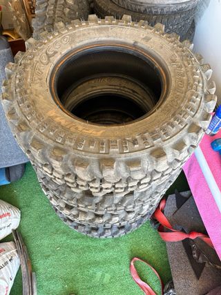Ruedas 4x4 235/75R15  