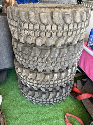 Ruedas 4x4 235/75R15  