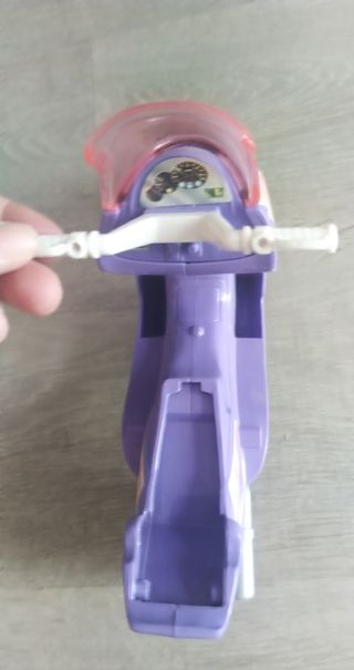 Moto Barbie púrpura