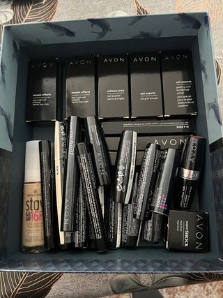 Lote Cosméticos Avon y Essence