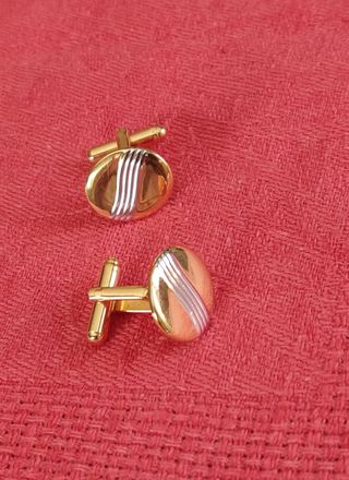 Gemelos y pisa corbata dorados