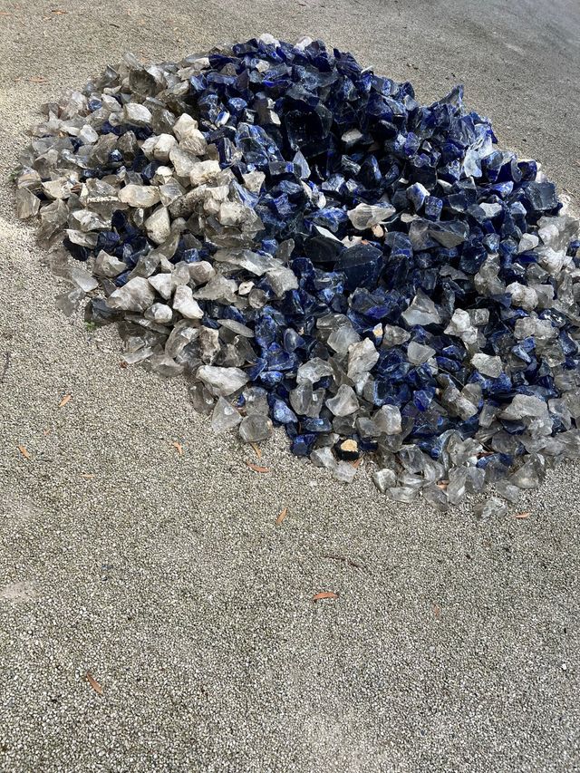 Cristales decorativos azules y transparentes