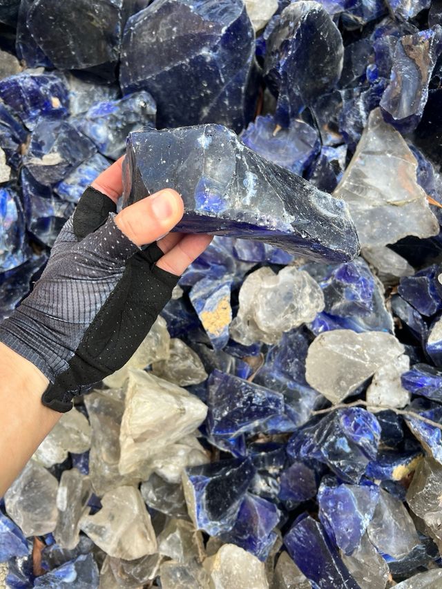 Cristales decorativos azules y transparentes