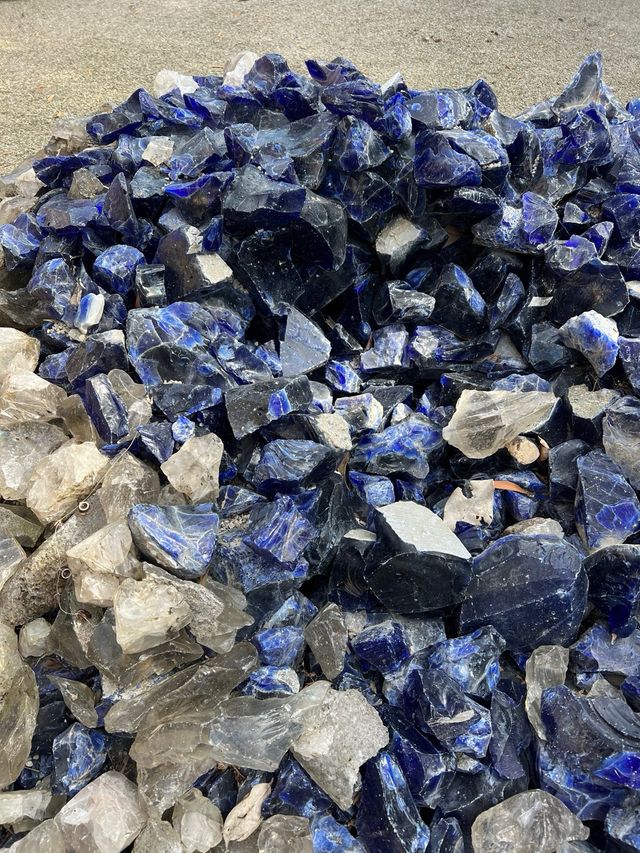 Cristales decorativos azules y transparentes