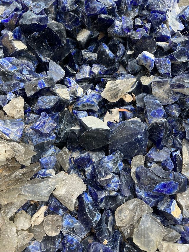 Cristales decorativos azules y transparentes