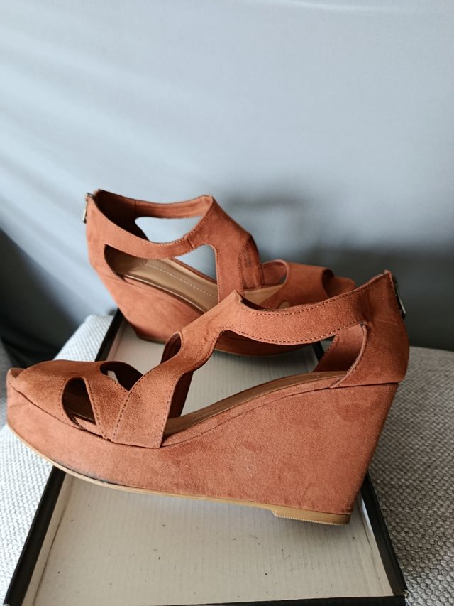 Sandalias cuña BSK ante marrón 39