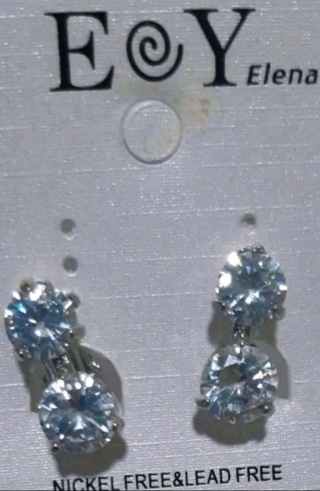 Elegancia en Dos Piezas: Pendientes DIAMANTES