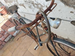 Bicicleta Orbea antigua. Està en playa Almardá,