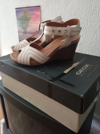Sandalias Geox blancas mujer. Cuña 7 cm.