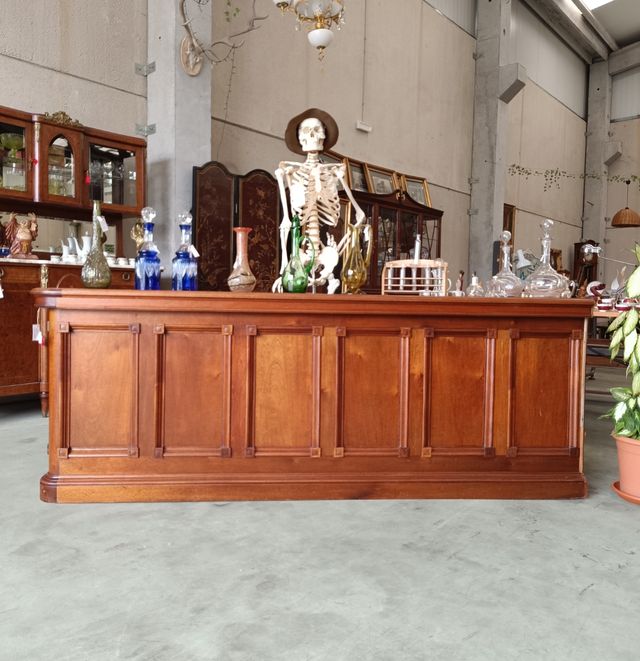 Mostrador de botica antiguo