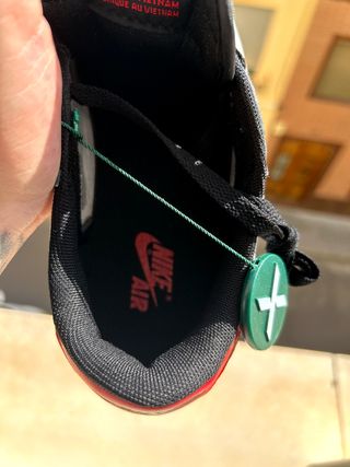 Jordan 1 Low Black Toe - Talla EU44
