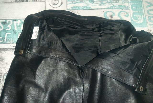 Gonna corta in vera pelle!