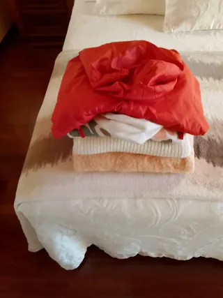 Sudadera y 2 suéteres beige y rosa incluido el cor