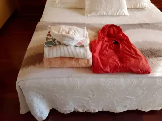 Sudadera y 2 suéteres beige y rosa incluido el cor