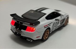 Miniatura Ford Mustang Shelby GT500 1:32