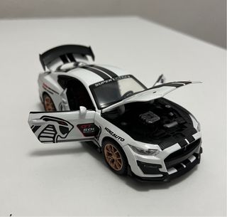 Miniatura Ford Mustang Shelby GT500 1:32