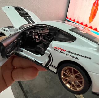 Miniatura Ford Mustang Shelby GT500 1:32