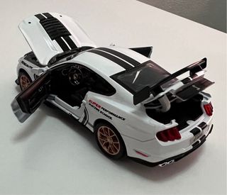 Miniatura Ford Mustang Shelby GT500 1:32